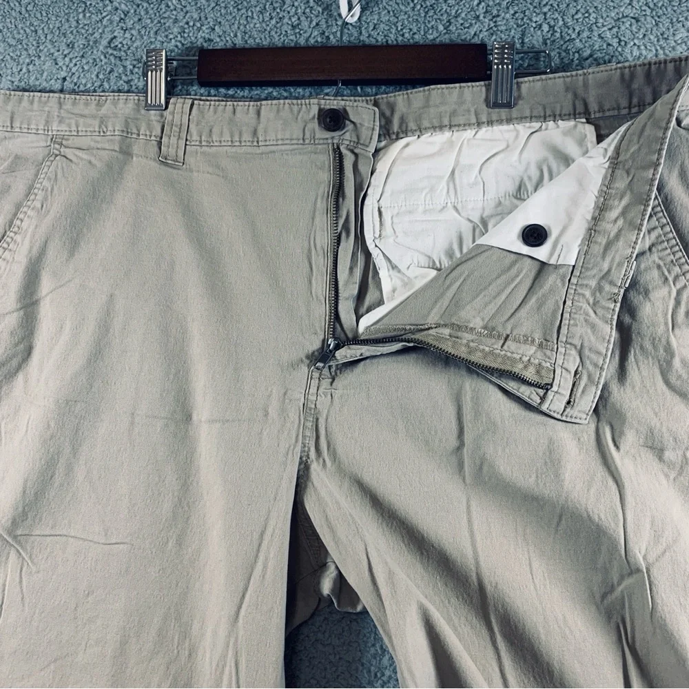 Magellan Outdoors‎ Shorts Men's Flat Front Cotton Blend Khaki Size 44W Inseam 9